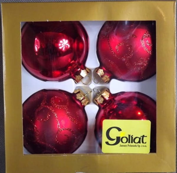 Sæt med 4 elegante julekugler 80 mm i rødt - tre glans, tre mat med sølvglitter Sæt med 4 elegante julekugler 80 mm i rødt - tre glans, tre mat med sølvglitter