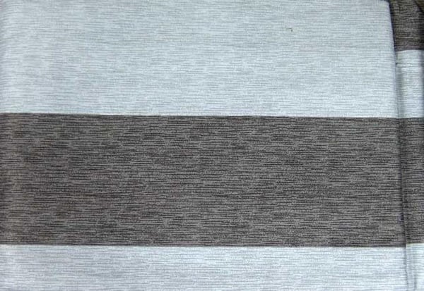 Elegantti satiinivuodevaatesetti ruskeilla raidoilla