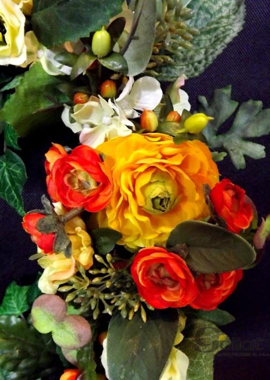 Elegant dekorativ krans av konstgjorda blommor 35 cm