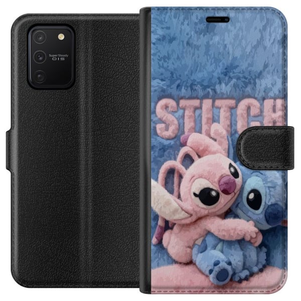 Kompatibelt Lommeboketui til Samsung Galaxy S10 Lite De lodne Stitch og Angel klemmer hverandre på et mykt, pelsaktig underlag med pastellfarger som Kompatibelt Lommeboketui til Samsung Galaxy S10 Lite De lodne Stitch og Angel klemmer hverandre på et mykt, pelsaktig underlag med pastellfarger som