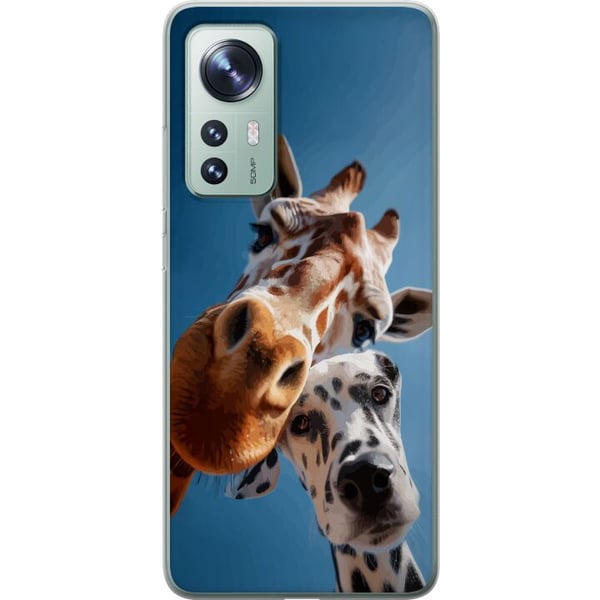 Yhteensopiva Puhelinkuori Xiaomi 12 Kirahvi-dalmatialainen-duoaihe, jossa on hauska lähikuva kirahvista ja dalmatialaisesta aurinkoisessa kuvakulmass
