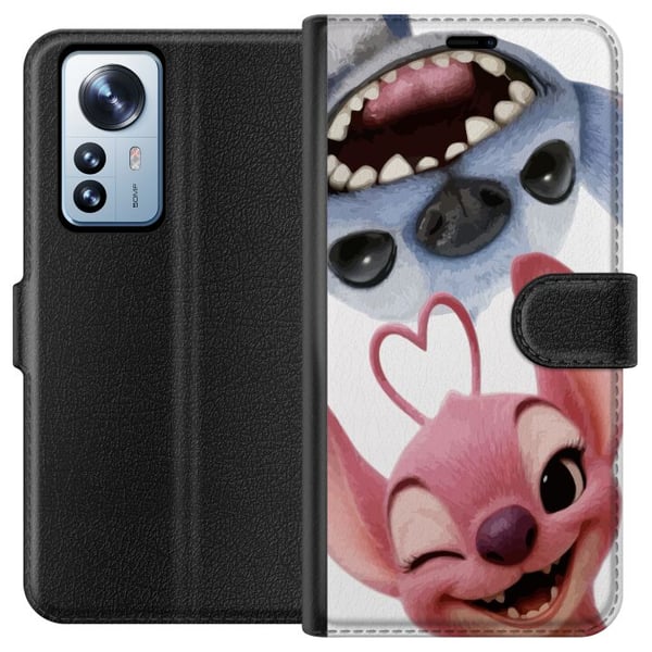 Kompatibel Tegnebogsetui til Xiaomi 12 Pro Legesyge Stitch og Angel i nærbillede med store grin og hjerteformede detaljer, der skaber en charmerende,
