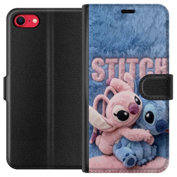 Kompatibelt Plånboksfodral till Apple iPhone SE (2020) Fluffiga Stitch och Angel kramas på mjukt pälsigt underlag med pastellfärger som skapar varm g