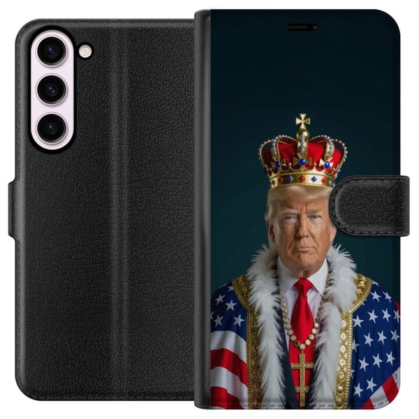 Kompatibel Tegnebogsetui til Samsung Galaxy S23+ Portræt af Donald Trump klædt som konge med krone og en kappe i USA-flaget, symbolsk og provokerende Kompatibel Tegnebogsetui til Samsung Galaxy S23+ Portræt af Donald Trump klædt som konge med krone og en kappe i USA-flaget, symbolsk og provokerende