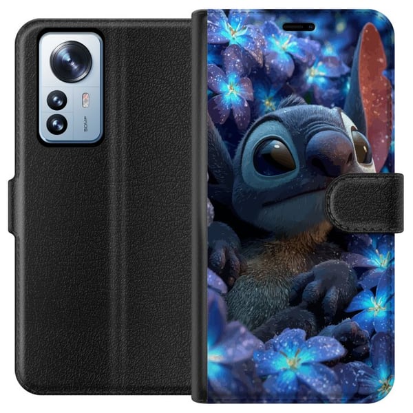 Kompatibelt Plånboksfodral till Xiaomi 12 Pro Stitch Among Blue Blossoms Drömlik blå design med Stitch bland blommor i nattljus och mjuk känsla