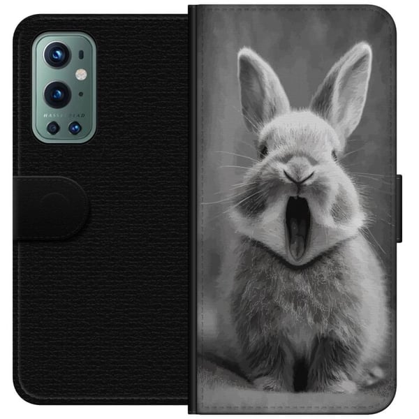 Kompatibelt Lommeboketui til OnePlus 9 Pro Bedårende kanin i svart-hvitt sitter forfra med munnen åpen som i et gjesp, noe som skaper et sjarmerende,