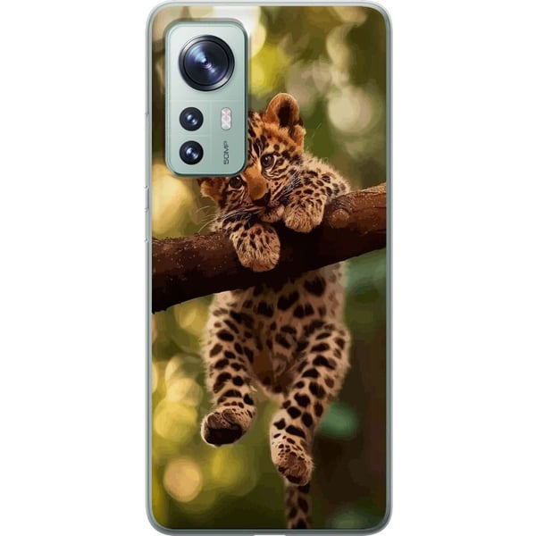 Kompatibel Mobilcover til Xiaomi 12 Leopardunge på gren med store øjne naturinspireret junglemotiv detaljerigt og charmerende i varm blød tone