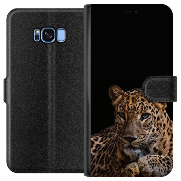 Kompatibelt Plånboksfodral till Samsung Galaxy S8 Stilren leopard i mörk kontrast med intensiva ögon – kraftfull och elegant djurdesign.