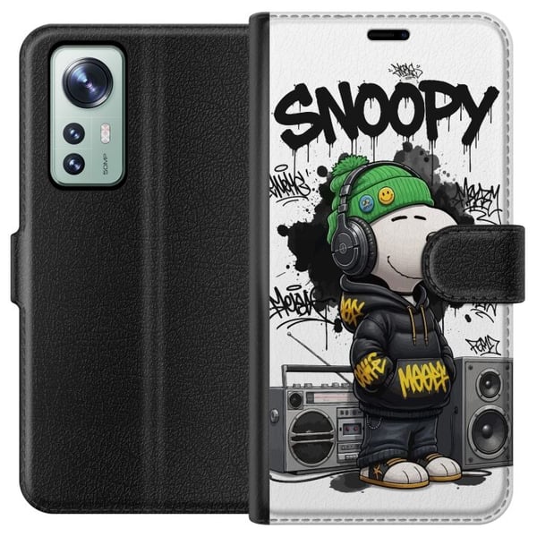 Kompatibel Tegnebogsetui til Xiaomi 12 Snoopy i streetwear med høretelefoner og graffiti-stil står ved siden af en boombox og smiler stort, et urbant