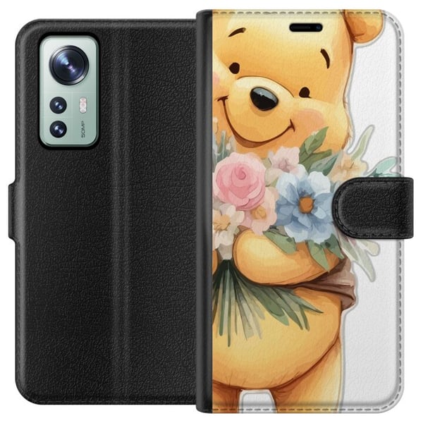 Kompatibelt Lommeboketui til Xiaomi 12 Nalle Puh med blomster - klassisk barnefavoritt i en blomstrende vår miljø