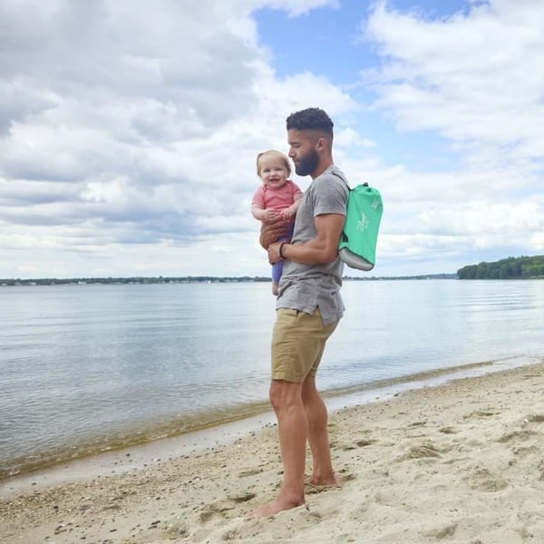 DISNEY BABY - LILLA SJÖJUNGFRUN - Hopfällbar, bärbar, rese-bältesstol, lätt och enkel att rengöra, bärväska ingår