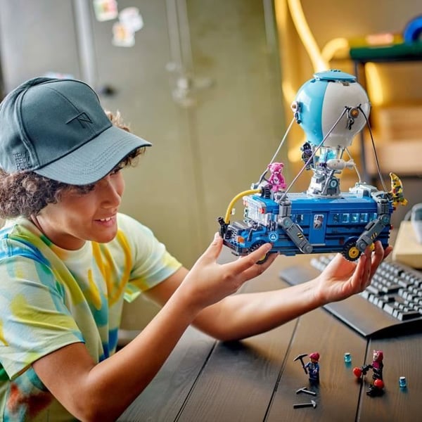 LEGO Fortnite 77073 Battle Bus � Samlerbygges�t inspireret af videospillet