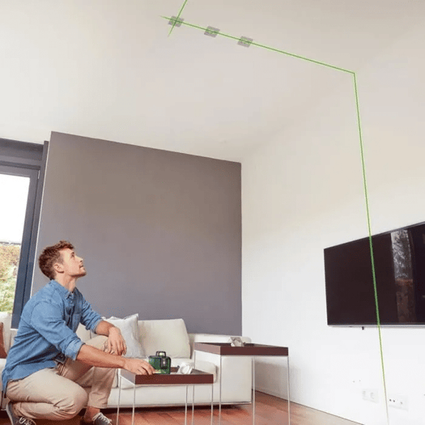 Boschin AdvancedLevel 360 -linjalaser (3-linjainen laser 360� laserilla koko huoneen kohdistamiseen, laatikossa