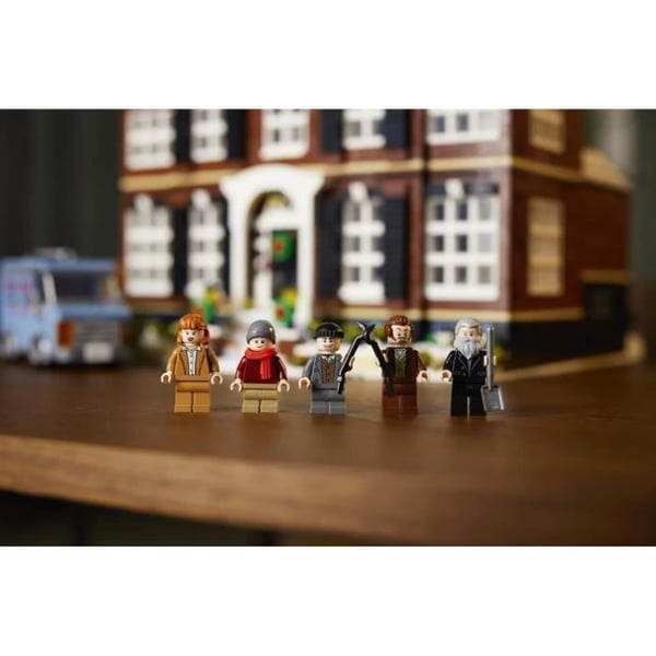 LEGO 21330 Ideas �iti, kaipasin lentokonetta! Setti aikuisille, mallitalo Kevin McCallister rakentaa 5 hahmolla