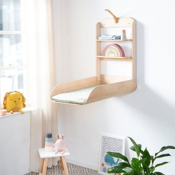 V�gmonteret og foldbart puslebord - ROBA - Naturligt tr� - Integrerede hylder - Minimalistisk design