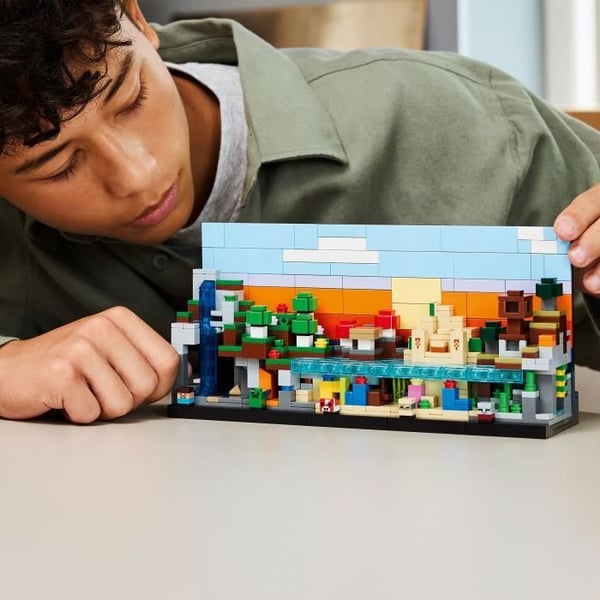 LEGO Minecraft 21589 Mini Biomes - Rakennuslelu pojille tai tyt�ille 12-vuotiaille ja vanhemmille