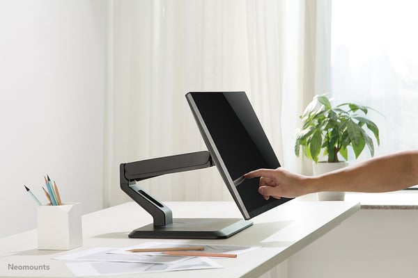 Neomounts FPMA-D885BLACK monitorin kiinnike ja jalusta 81,3 cm (32") Vastaanotto Musta