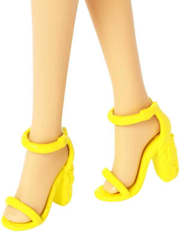 Barbie Fashionistas Doll, fashions & accessories