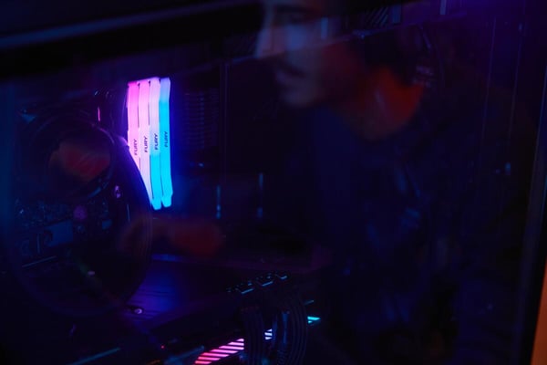 Kingston Technology FURY 96 Gt 6400 MT/s DDR5 CL32 DIMM (2 kpl:n pakkaus) Renegade RGB XMP