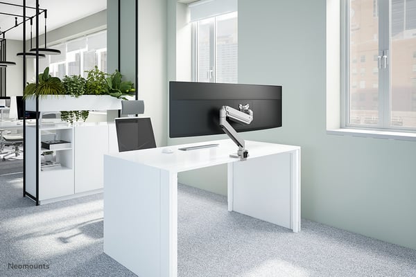 Neomounts NM-D775SILVERPLUS monitorin kiinnike ja jalusta 124,5 cm (49") Vastaanotto Hopea