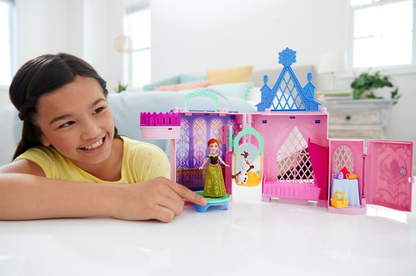 Disney Frozen Storytime Stackers -lelupakkaus , Annan Arendellen linna -nukkekoti ja pieni nukke