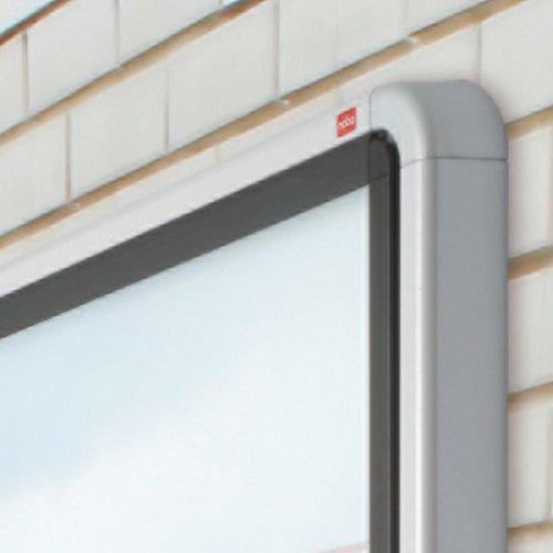 Nobo Premium Plus udendørs magnetisk låsbart opslagsskab med hængslet låge 6xA4