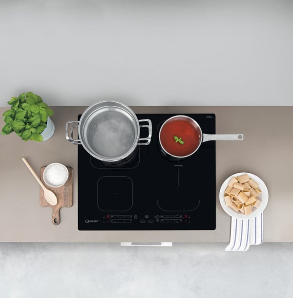Indesit IB 65B60 NE Musta Kiinteä 59 cm Keittoalueinduktioliesi 4 alue(tta)