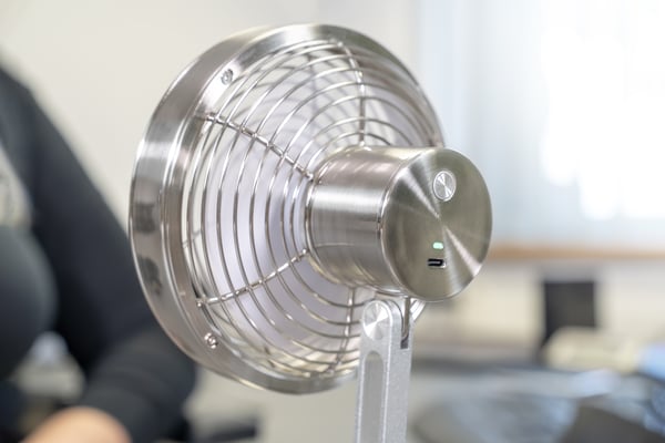 Unold 86705 Akku-Tischventilator STEEL FLEX Krom 14 cm