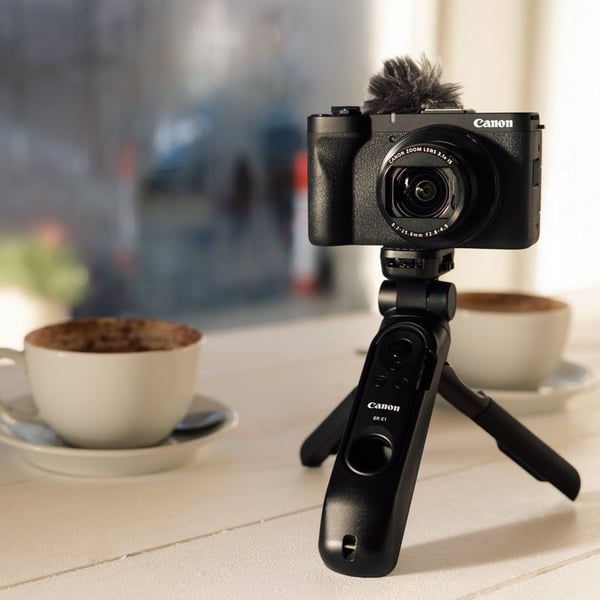 Canon PowerShot V1 Premium Vlogger Kit 1/4" Kompakti kamera 22,3 MP CMOS 5760 x 3840 pikseliä Musta