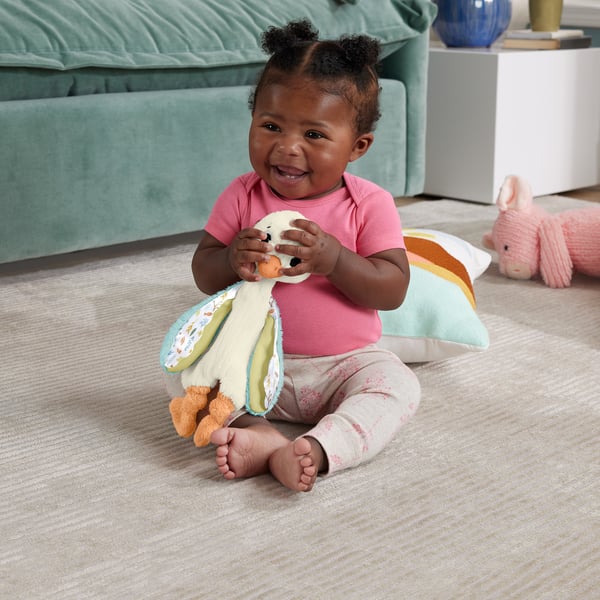 Fisher-Price Sensimals Fisher Price Snuggle Up Goose-sanselegetøj til babyer, bamse med ringlelyde til spædbørn