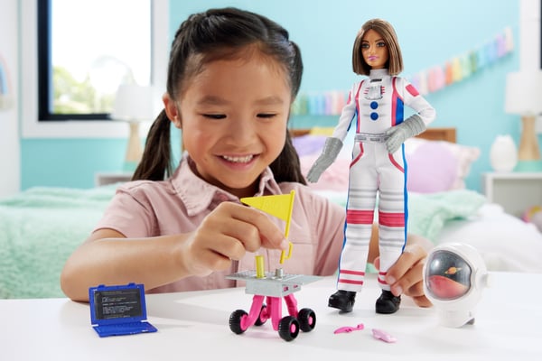 Barbie 65th Anniversary Careers-astronautdocka och tio tillbehör, däribland rullande rover och rymdhjälm