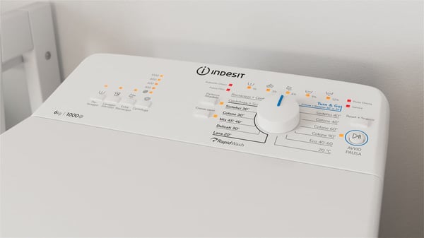 Indesit Turn&GO BTW L60400 IT Pesukone Päältätäytettävä 6 kg 951 RPM Valkoinen