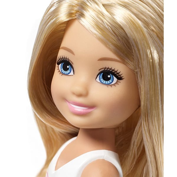 Barbie Club Chelsea Doll and Pet Picnic