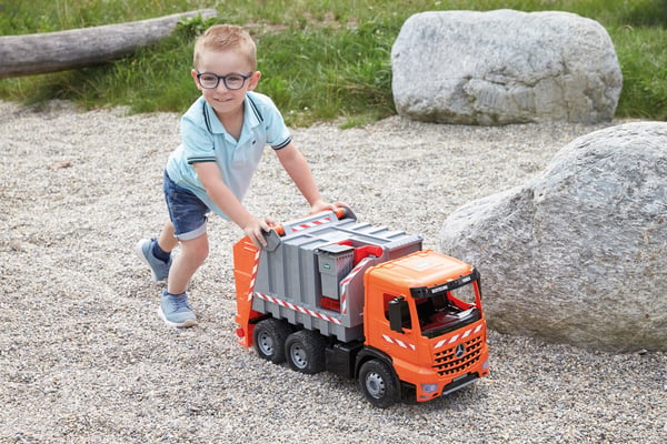 Lena GIGA TRUCKS Garbage truck Arocs with labels