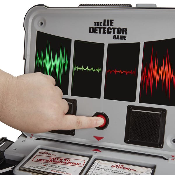 Hasbro The Lie Detector Game Partyspel med kort