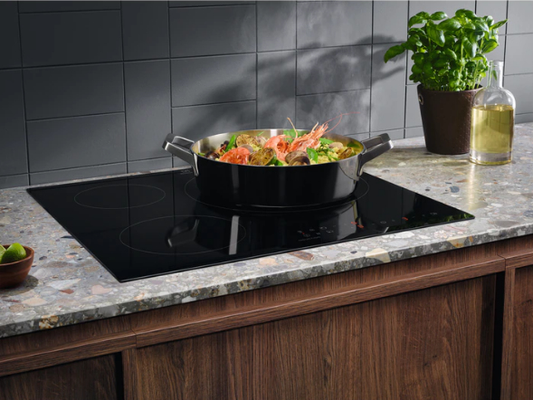 Electrolux LIL60336 Svart Inbyggd 59 cm Induktionshäll med zon 3 zone(s)