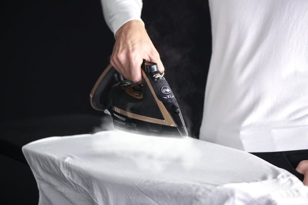 Tefal Puregliss FV8064 Tør & dampstrygejern Durilium AirGlide Autoclean soleplate 3000 W Sort, Bronze