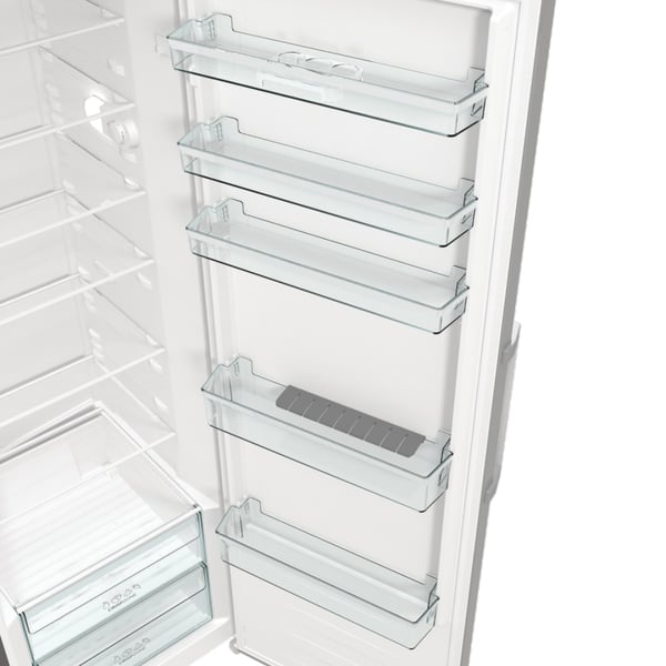 Gorenje Fritstående køleskab med stor kapacitet til daglig opbevaring. Dynamic Air og ventilatorassisteret køling sikrer jævne temperaturer, mens to CrispZone skuffer holder frugt og grøntsager friske og velorganiserede.