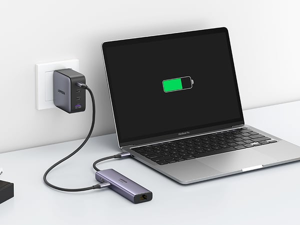 Ugreen 60515 kannettavien tietokoneiden telakka ja porttitoistin Langallinen USB 3.2 Gen 1 (3.1 Gen 1) Type-C Harmaa