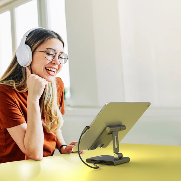 j5create JTS224-N Multi-Angle-stativ med docking-station til iPad Pro®