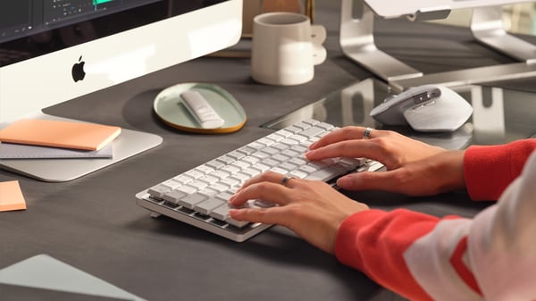 Logitech Master 920-010799 tangentbord Kontor Trådlös RF + Bluetooth QWERTY Amerikanskt internationellt Grå