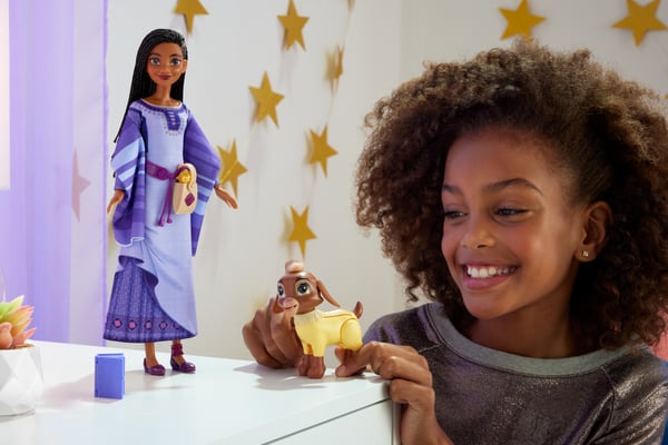 Disney Wish Asha of Rosas Adventure Pack Fashion Doll