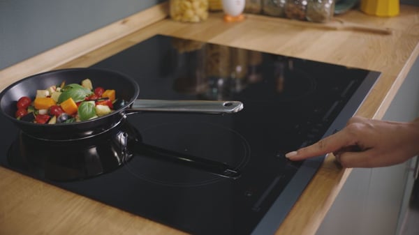 Candy ESSENZA CIES642MCTT Sort Indbygget 59 cm Zone induktionskogeplade 4 zone(s)