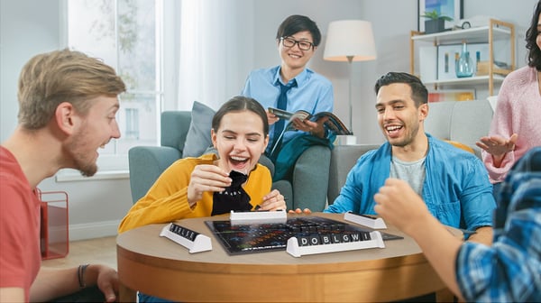 Mattel Games HBN59 brætspil Krig