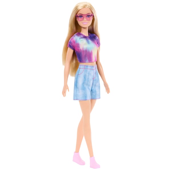 Barbie Mysteries: Beach Detectives “Malibu” -nukke tutussa asussaan sekä tarvikkeita