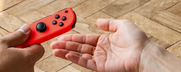 Nintendo Switch V2 2019 bærbar spilkonsol 15,8 cm (6.2") 32 GB Berøringsskærm Wi-Fi Sort, Blå, Rød