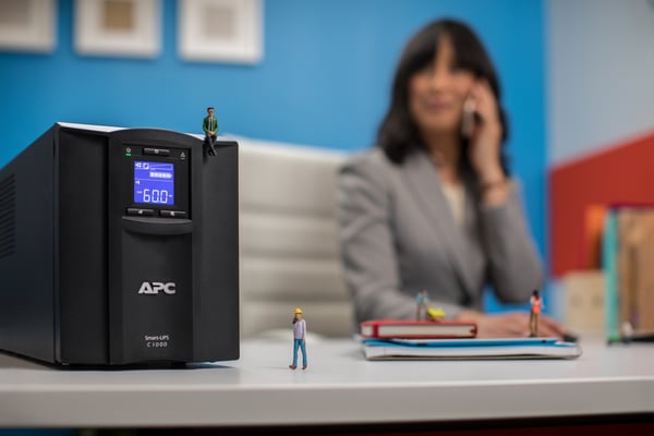 APC SMC1000IC UPS-enhed Interaktivt indgangsstik 1 kVA 600 W 8 AC stikkontakt(er)