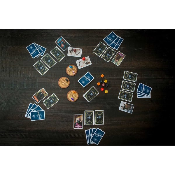Asmodee Deadwood 1876 Players must work together to gather gold for their team, but also selfishly decide when to betray their team and try to make off with the whole haul! A party game of bluffing and dice for up to nine players. Kortspil
