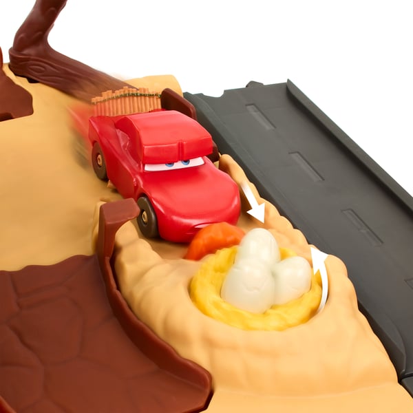 Disney Pixar Cars Disney og Pixar Biler på tur-legesæt med dinosaurlegeplads