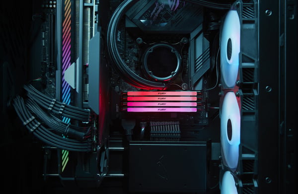 Kingston Technology FURY 96 Gt 6400 MT/s DDR5 CL32 DIMM (2 kpl:n pakkaus) Renegade RGB XMP